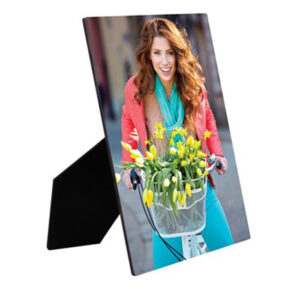 פלטת עץ כרומו בגודל 20 על 25 ס"מ עם הדפסה אישית ורגלית בצבע שחור.